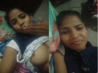 Today Exclusive –Cute Indian Girl Shows her Boobs
