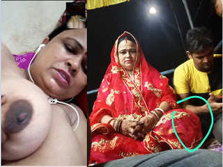 Today Exclusive – Desi Aunty Shows her Boobs and Pussy