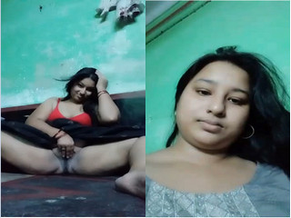 Today Exclusive – Shy Desi Girl Shows her Pussy