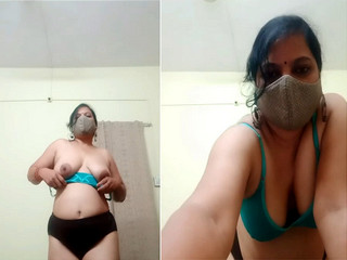 Today Exclusive -Bhabhi Shows her Boobs On Cam Show