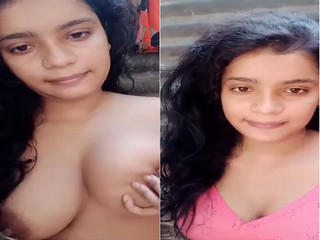 Today Exclusive -Sexy Desi Girl Shows her Boobs