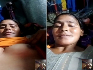 Today Exclusive -Village Bhabhi Shows Boobs To Lover On VC