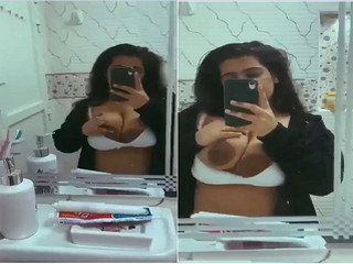 Today Exclusive -Desi Girl record her Big Boobs Selfie