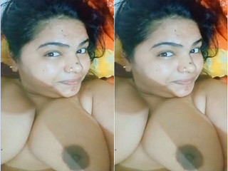 Today Exclusive – Sexy Bhabhi Shows her  Boobs