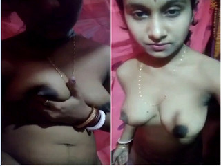 Today Exclusive -Bhabhi Shows her Boobs