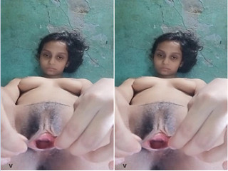 Today Exclusive -Desi Girl Shows her Pussy