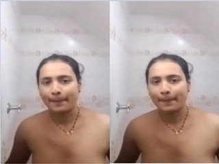 Today Exclusive- Desi Bhabhi Bathing