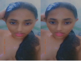 Today Exclusive- Desi Girl Bathing