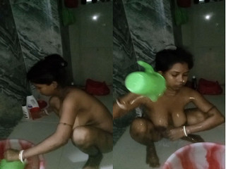 Today Exclusive-Desi puja Boudi Record her Bathing Clips For Fans