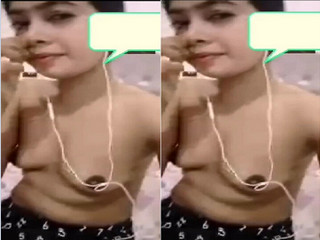 Today Exclusive- Cute Desi girl Shows her Boobs