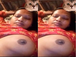 Today Exclusive-Paid Desi Bhabhi Shows her Boobs On VC