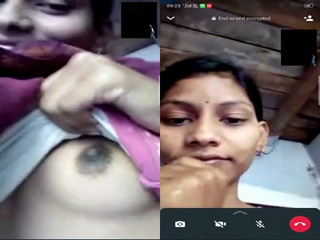 Today Exclusive-Desi Village Girl Shows Her Boobs Part 1