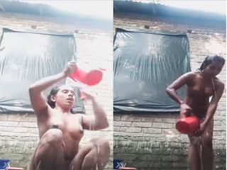 Today Exclusive- Desi Village Girl Shows her nude Body and Bathing part 1