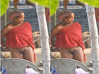 Today Exclusive- Boudi After Bathing Video Capture In Hidden Cam