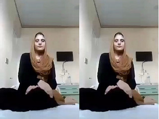 Today Exclusive-Paki Girl Shows Her Boobs and Pussy