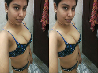 Today Exclusive -Hot Desi girl Shows Her Nude Body