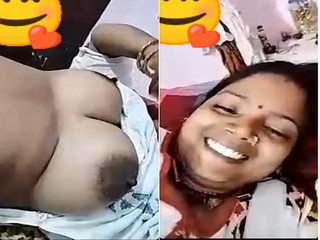 Today Exclusive- Sexy Bhabhi Shows Her Boobs and Pussy