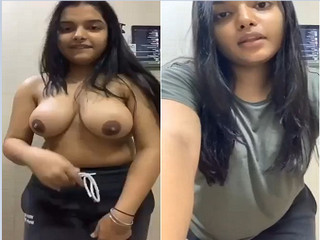 Today Exclusive-Sexy Girl Showing her Big Boobs