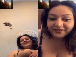 Today Exclusive-Sexy Desi Girl Shows her Boobs on VC