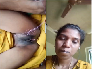 Today Exclusive- Mallu Bhabhi Shows Her Pussy