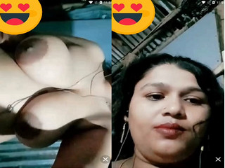 Today Exclusive-Horny Bhabhi Shows Her Big Boobs