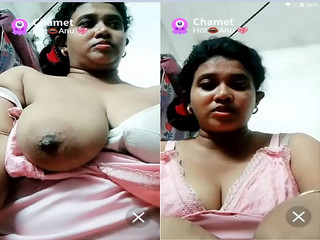 Today Exclusive- Sexy Bhabhi Shows Her Big Boobs