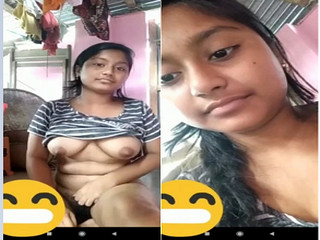 Today Exclusive- Desi Girl Shows Her Boobs on VC