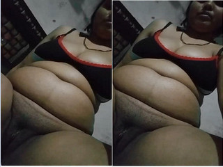 Today Exclusive- Desi girl Shows Her Pussy