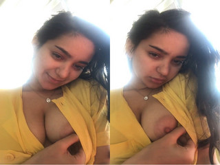 Today Exclusive- Cute Desi Girl Shows Her Boobs