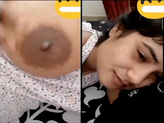 Today Exclusive-Desi Girl Shows Her Boobs On Vc