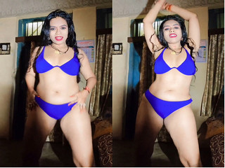 Today Exclusive -Crazy Indian Bhabhi Dancing In Bikini