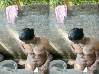 Today Exclusive-Desi Village Bhabhi Bathing