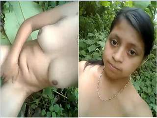 Exclusive-Cute Look Desi Village Girl Showing Her Boobs and Pussy
