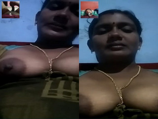 Today Exclusive-Desi Bhabhi Shows Her Boobs On VC