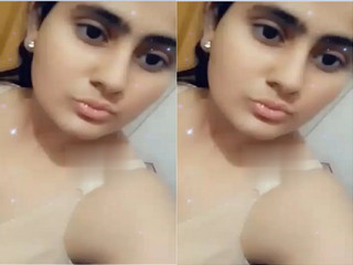 Today Exclusive-Desi Girl Shows Her Boobs