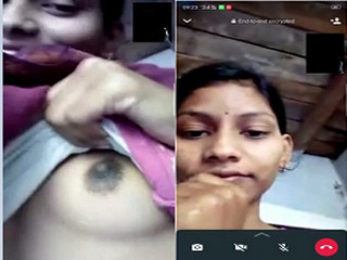 Today Exclusive-Desi girl Shows Boobs On VC