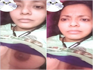 Today Exclusive -Desi Village Girl Shows Her Boobs