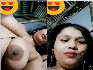 Today Exclusive- Desi Bhabhi Shows Her Big Boobs and Pussy