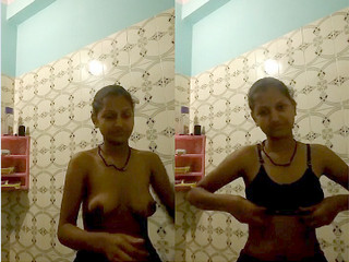 Today Exclusive-Desi girl Shows Her Boos