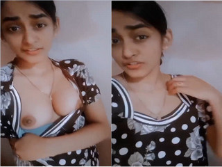 Today Exclusive-Cute Desi Girl Shows Her boobs