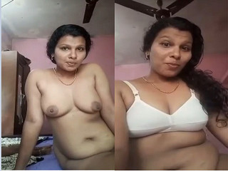 Today Exclusive- Desi Girl Shows her Big Boobs