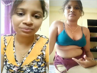 Today Exclusive- Cute Desi Girl Make Video For Lover