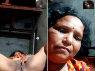 Today Exclusive- Desi Village Aunty Showing Her Pussy On Video Call
