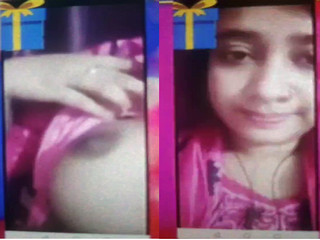 Desi Girl Shows Boobs