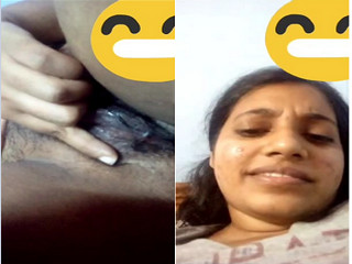 Desi Girl Shows her Wet Pussy On VC