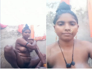 Desi Vlg Bahbhi Bathing