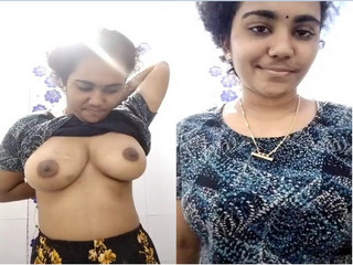Desi Mallu Girl Shows Boobs
