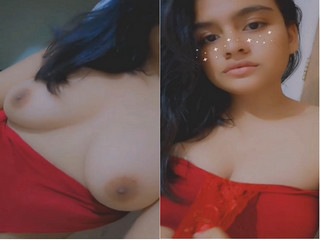 Desi Girl Shows her Boobs