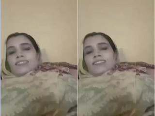 Paki Bhabhi Shows Pussy
