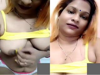 Desi Bhabhi Showing Boobs and pussy TO Lover On VC